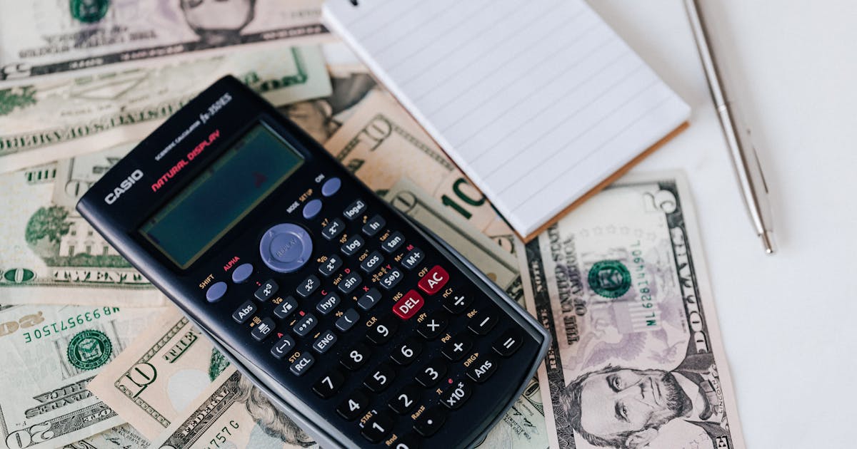 Indian rupee notes and calculator